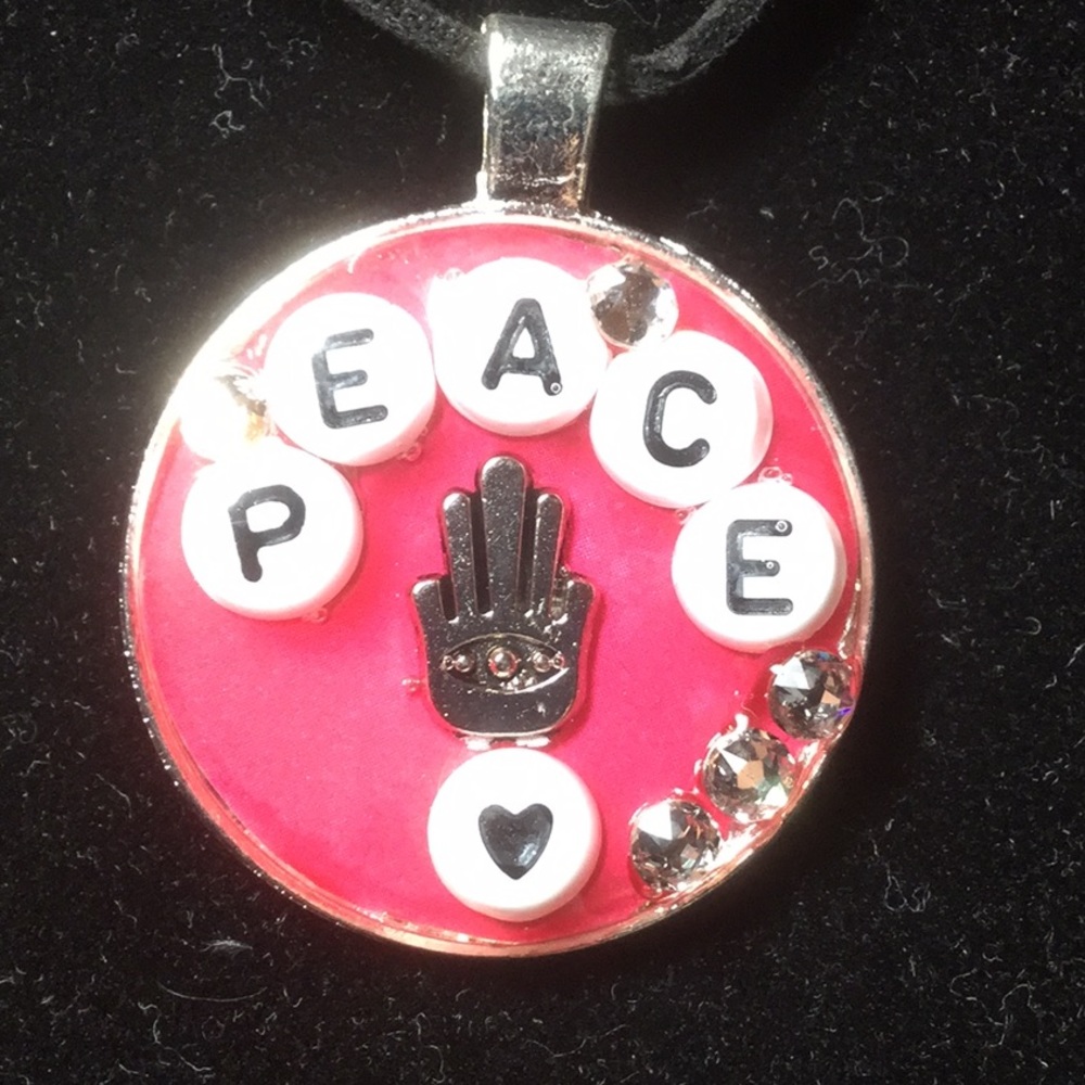 1inch Pink Peace,hamsa & réal Swarovski pendant.